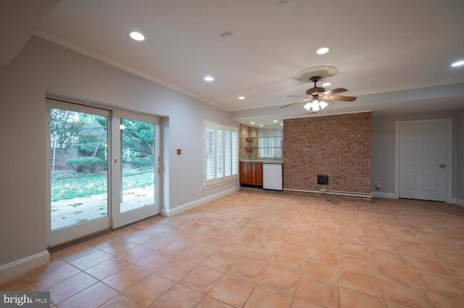 Building Photo - 119 E Jefferson St