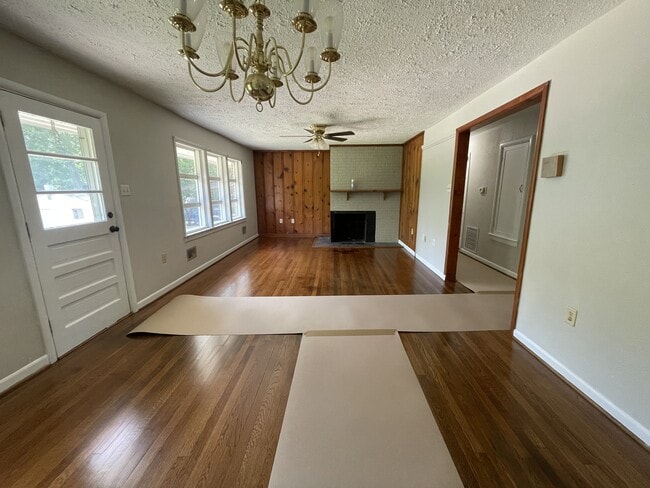 Building Photo - 405 Winesap Rd