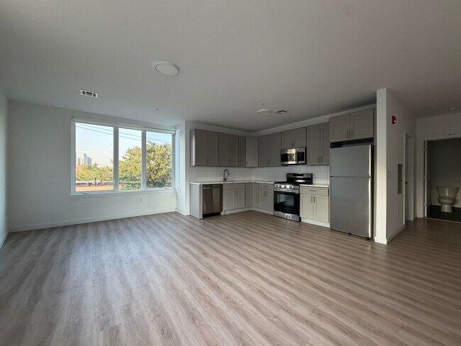 Building Photo - 306 Bergen Ave