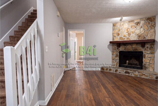 Building Photo - 6861 Lakewood Terrace