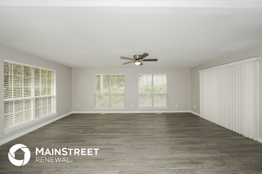 Building Photo - 617 Princess Ln