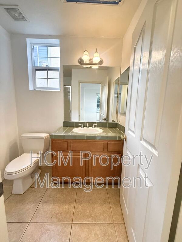 Building Photo - 28 Lansdale Ct