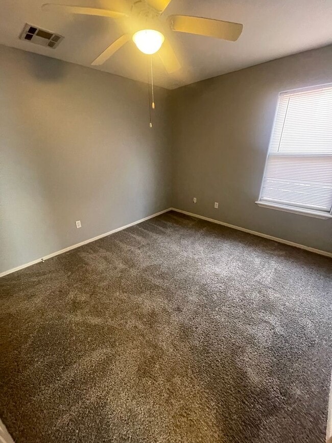 Building Photo - Charming 3 bedroom/2 bathroom Home located in Las Colinas