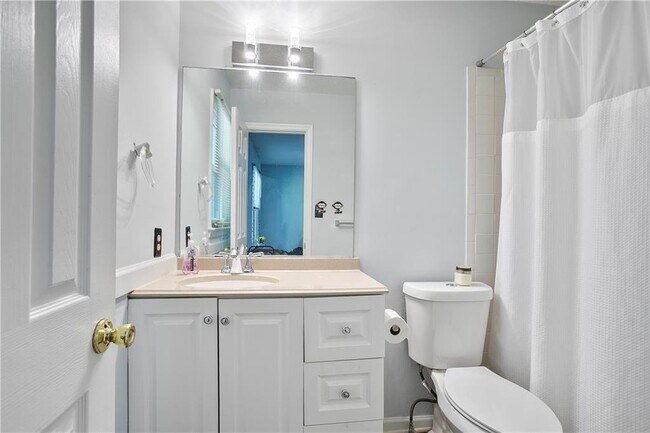 Building Photo - 2584 Old Roswell Rd