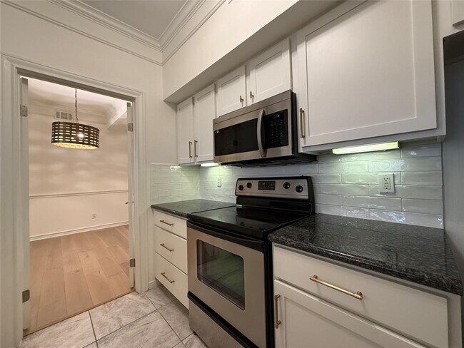 Building Photo - 2700 Revere St