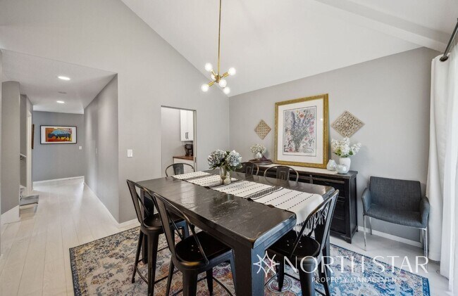 Building Photo - Beautifully Updated Contemporary Home in t...
