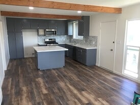 Building Photo - 605 Illinois Ct