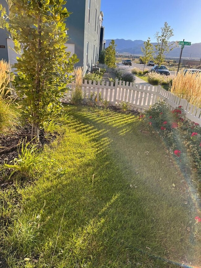 Building Photo - Beautiful Daybreak home for rent!