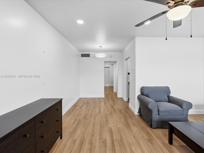Building Photo - 230 SW 11th Ave