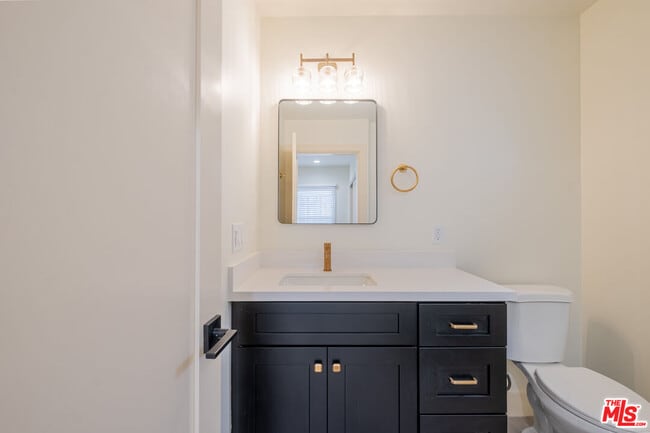 Building Photo - 216 N Catalina Ave