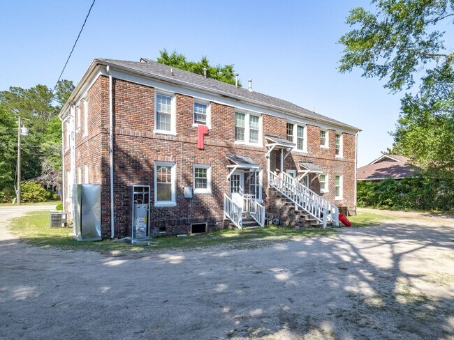 Building Photo - 10 Peach St