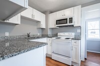 Building Photo - Comfort Meets Charm in This 2 Bed 1 Bath R...