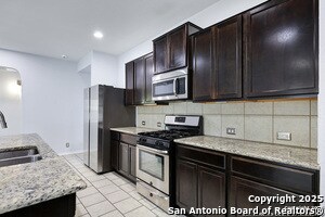 Building Photo - 8719 Hudson Holw