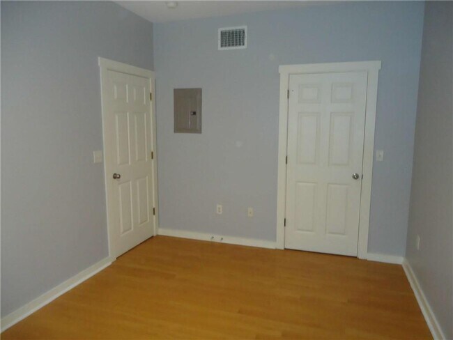 Building Photo - 2106 Cullen Ave