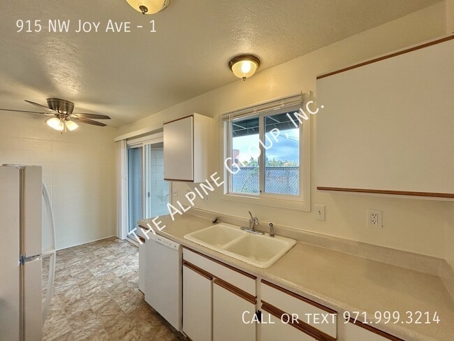 Building Photo - Single Level, 2 Bedroom by Cornell/NW Murr...