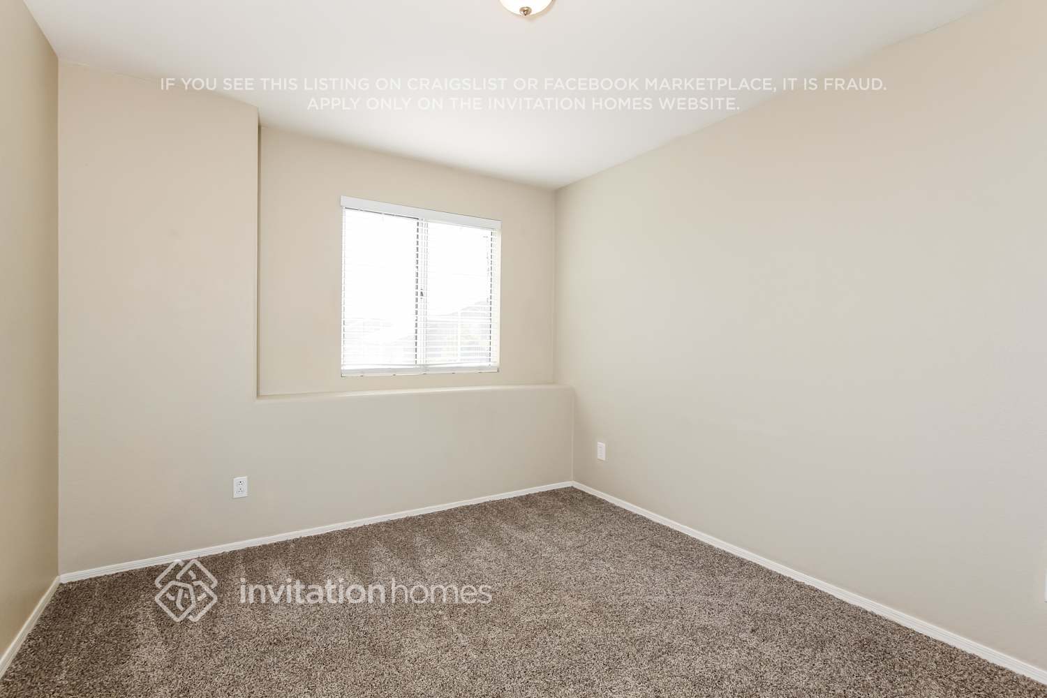 Building Photo - 4028 W Lone Cactus Dr