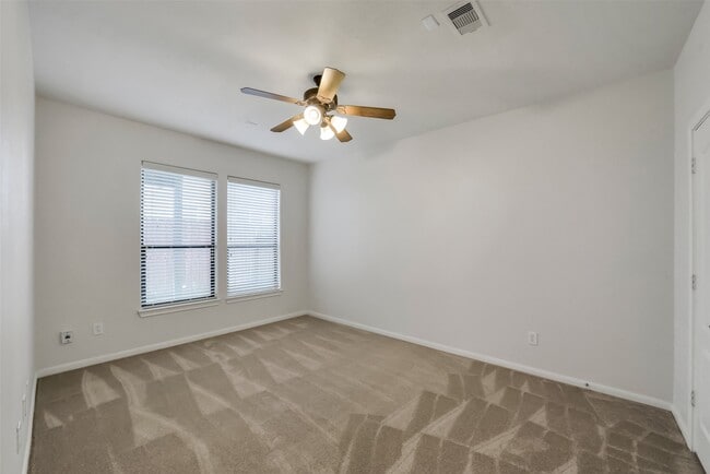 Building Photo - 1335 Studer St