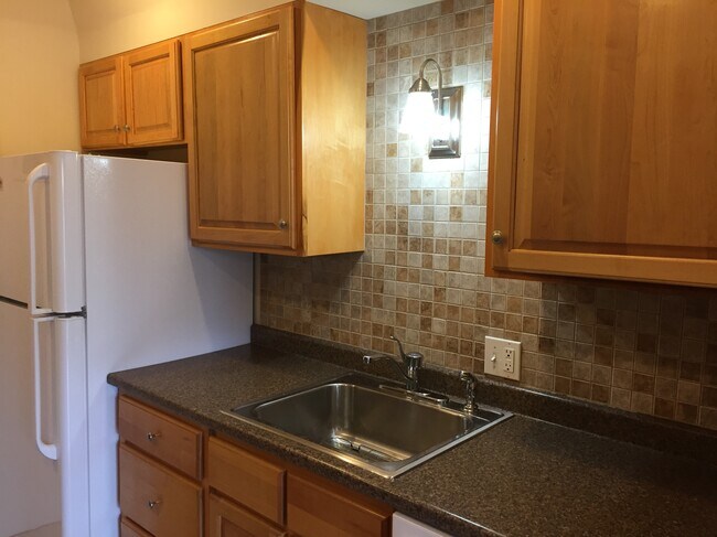 Building Photo - 2231 Glouchester Dr