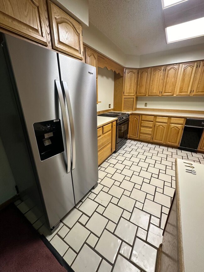 Building Photo - ALL UTILITIES INCLUDED! Spacious 1 Bed, 1 Bath Unit