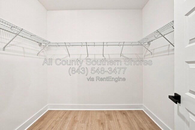 Building Photo - 3084 Claredon St