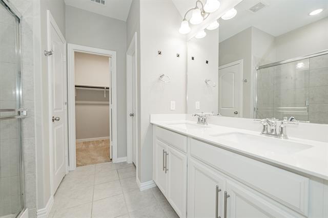 Building Photo - 427 Holt Ln