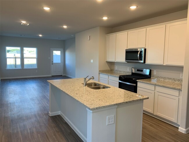 Building Photo - 810 Brookside Dr