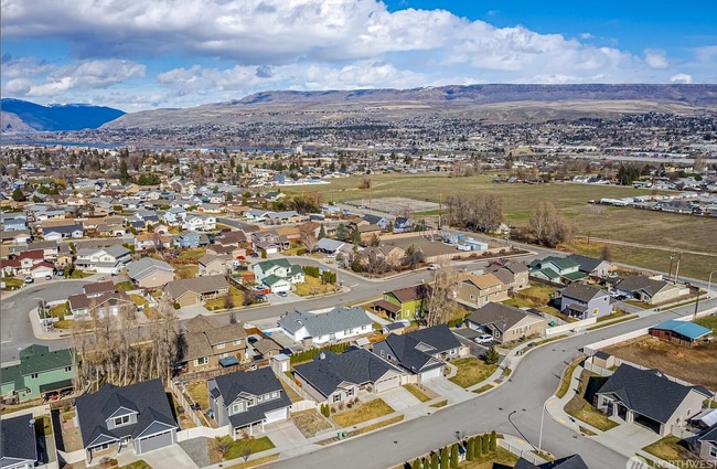 Building Photo - 632 Craig Ave