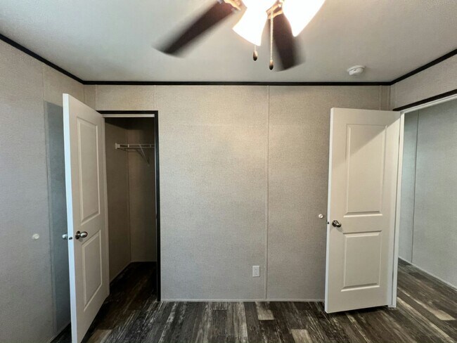 Building Photo - 69 Tower Manor Cir E