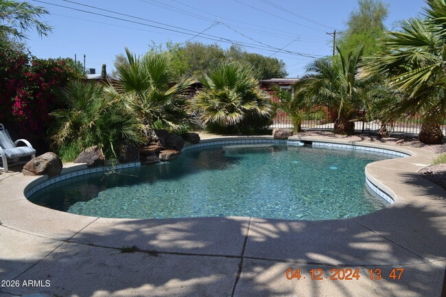 Building Photo - 658 S Palo Verde Dr