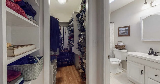 Building Photo - Available early Jan! 3bd/2bth w/fenced yard