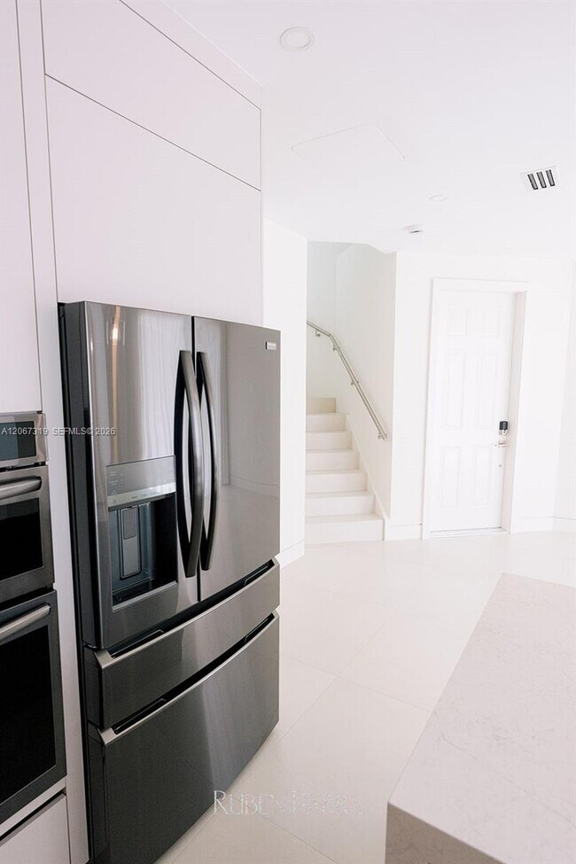 Building Photo - 8167 NW 108th Ct
