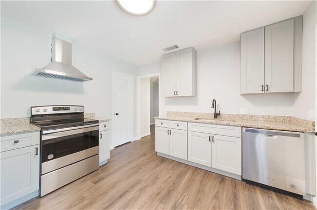 Building Photo - 1903 S 19th St