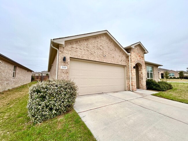 Building Photo - Light-Filled 4 Bedroom, 2 Bath Home with Deck & Fenced Backyard