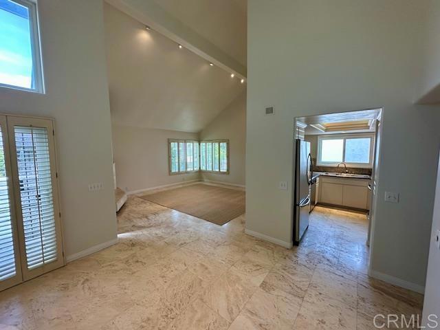 Building Photo - 520 Via De La Valle
