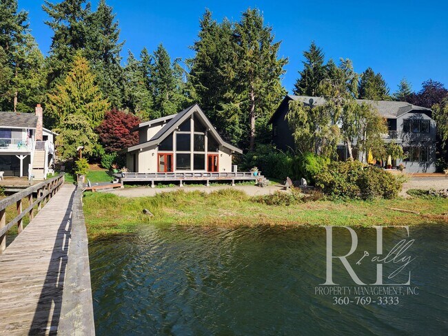 Building Photo - Waterfront Living in Indianola – Dock, Bea...