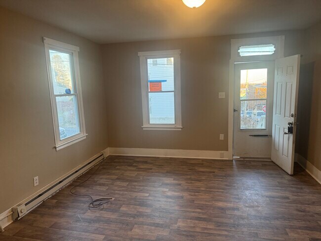 Building Photo - 704 Ridge St