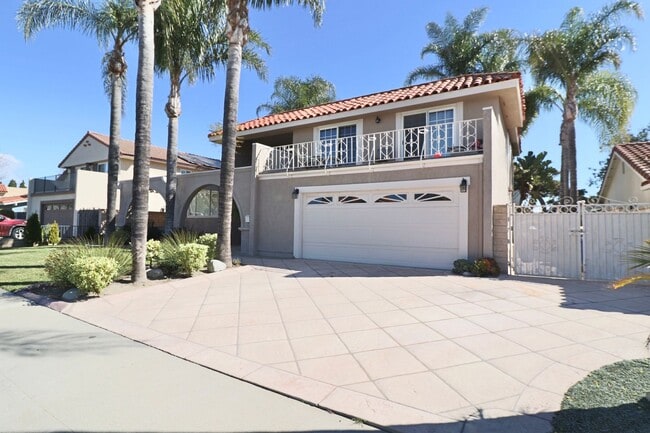 Building Photo - 4+3 2 story home in Camarillo