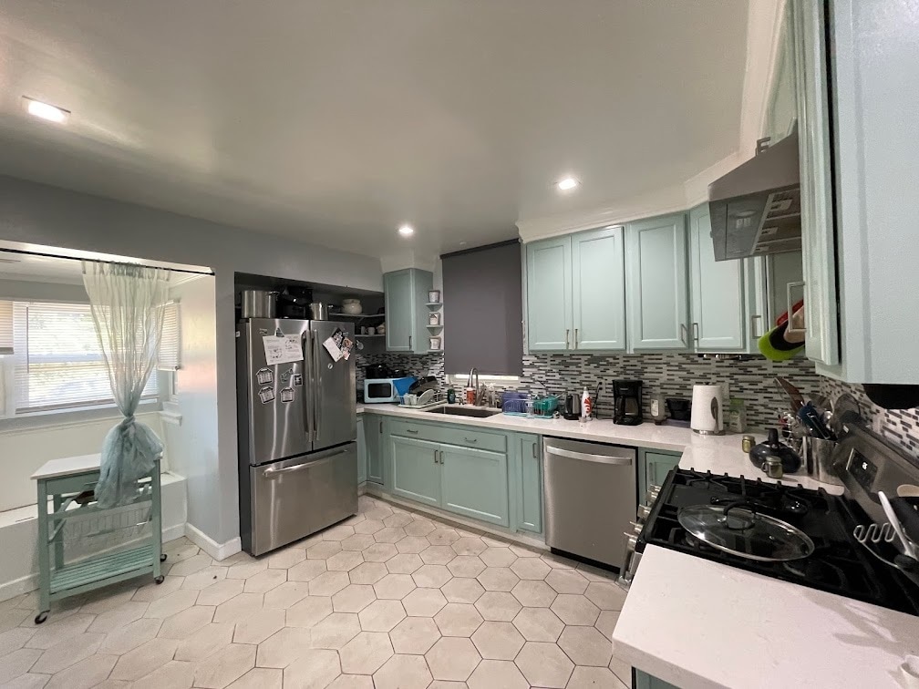 Building Photo - 321 S Thurston Ave