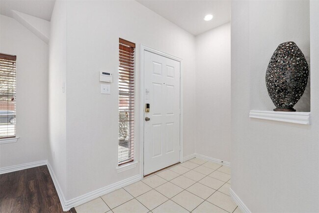 Building Photo - 115 Bird Creek Dr