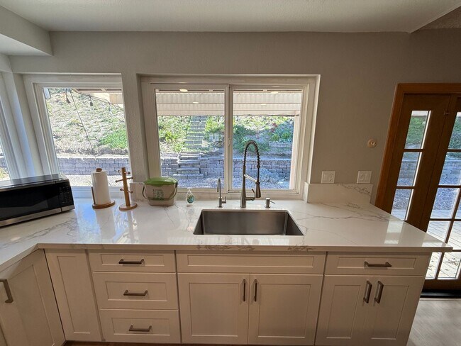 Building Photo - Newly Renovated Home on a Quiet Cul-de-Sac – Available Now