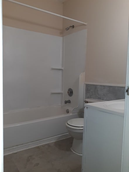 Building Photo - 4444 Main St