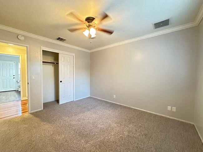 Building Photo - Beautiful 4 Bed 2 Bath FOR RENT!