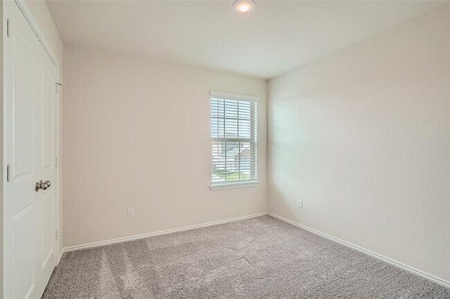 Building Photo - 112 Bird Cherry Wy