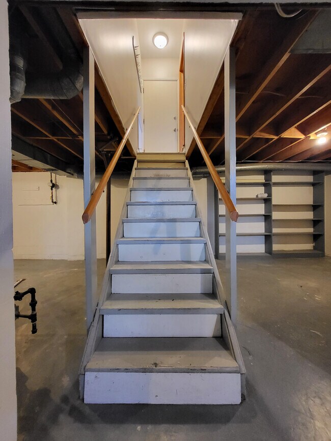 Building Photo - 4720 Esterbrook Rd
