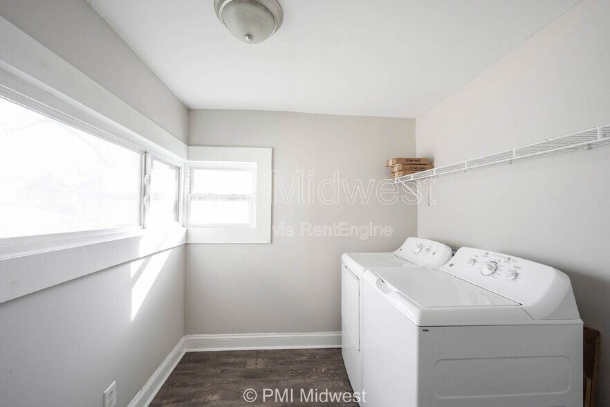 Building Photo - 3117 N Park Ave