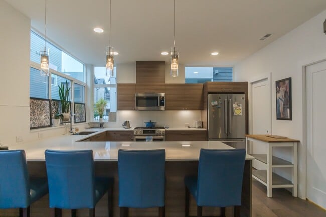 Building Photo - 3Bd/3Ba Seattle Townhouse