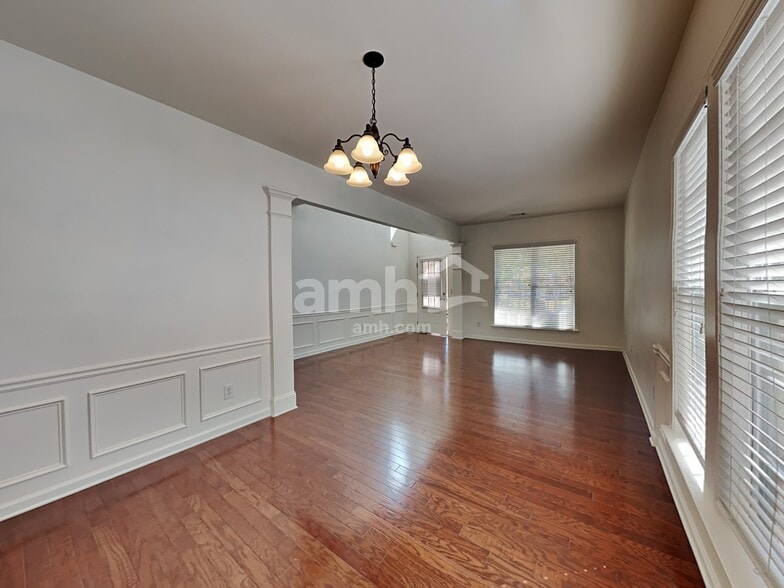 Building Photo - 922 Idlewood Dr