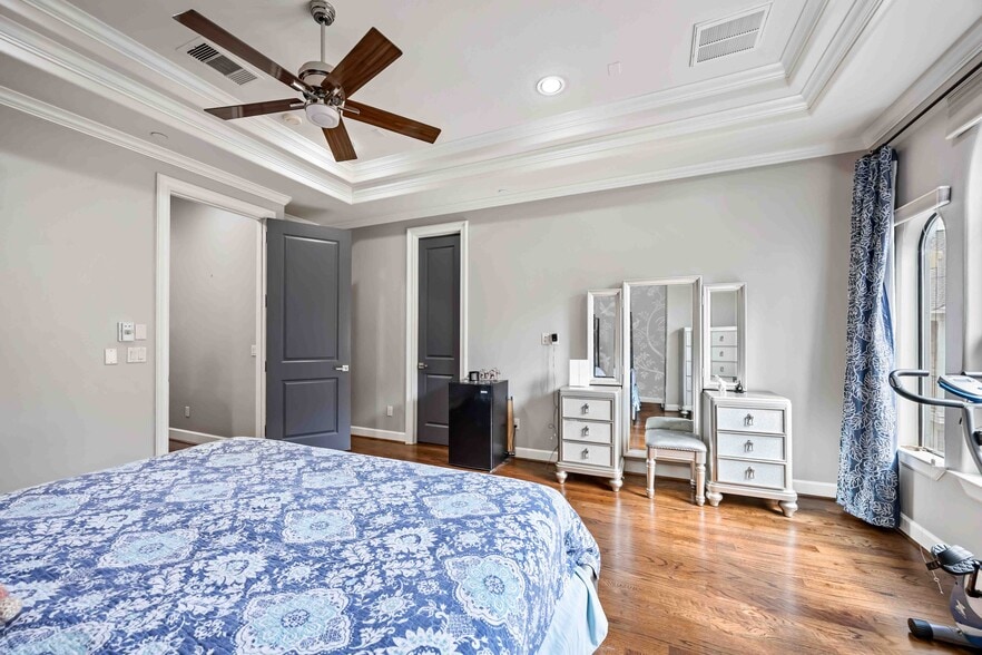 3rd floor primary room - 328 Bomar St