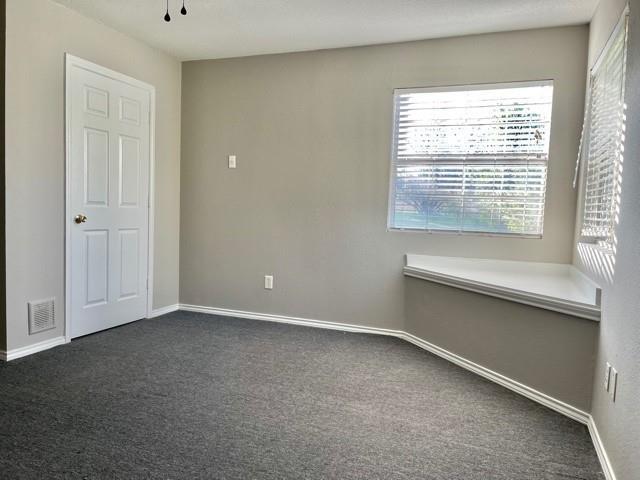 Building Photo - 204 Honey Bee Dr