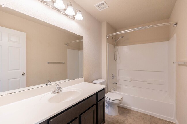 Building Photo - 3534 York Crest